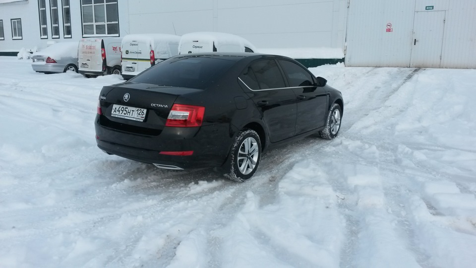 Чёрная машина на снегу — Skoda Octavia A7 Mk3, 1,4 л, 2014 года ...