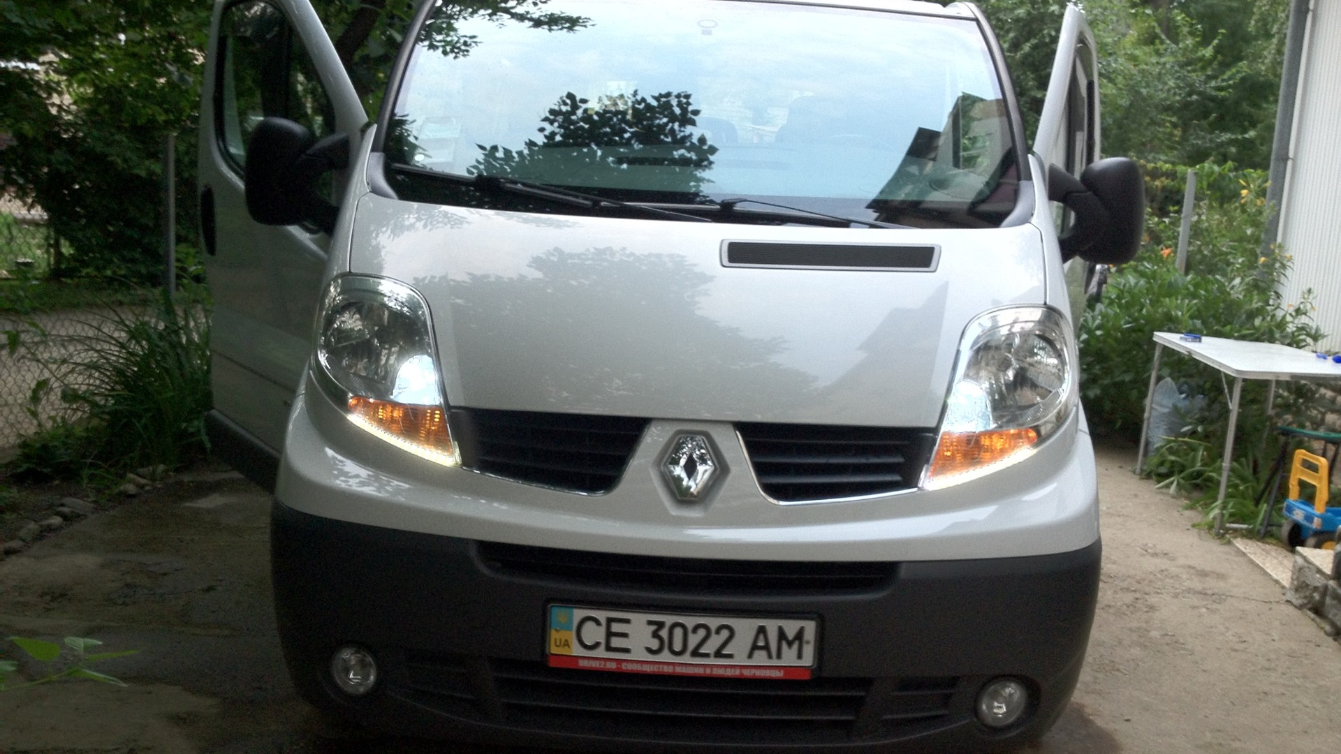 Renault Trafic (2G) 2.0 дизельный 2008 | 2.0 16V Белый-Фан Шахты на DRIVE2