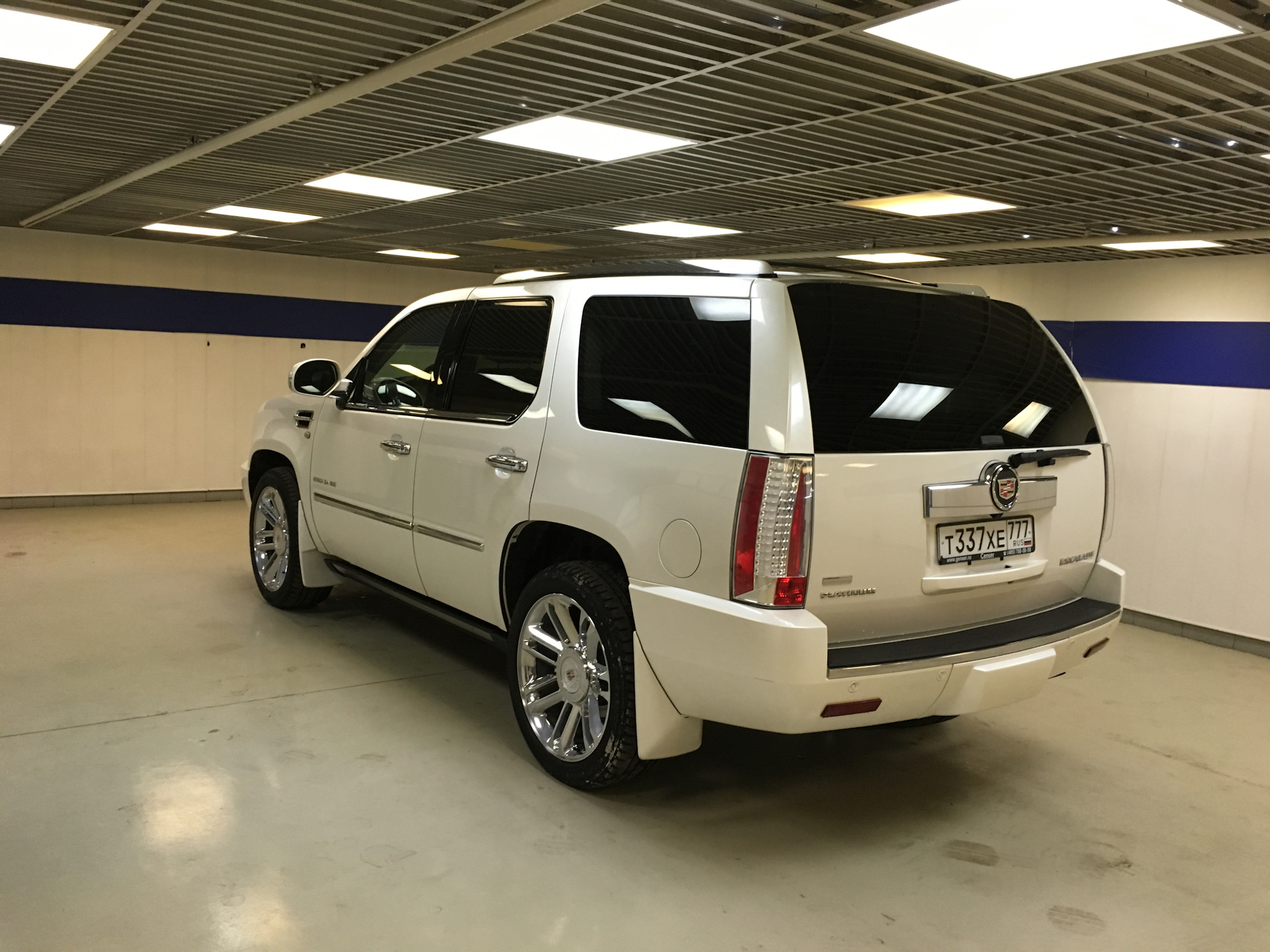 Cadillac Escalade drive2