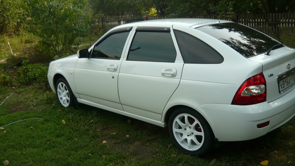 купить машину приору б/у на авито в борисоглебске цена до 300000. приоры авито хэтчбек. приора хэтчбек 2012 года фото. приора хэтчбек серебристый люкс 2009. авито приора 1.