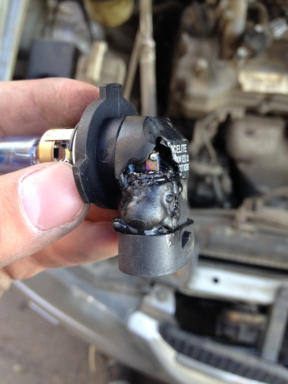 Лампа ближнего света ниссан альмера. Лампочка ближнего света ниссан альмера классик 2007. Таблица ламп для nissan almera classic 2012. Ниссан ноут замена лампочки ближнего света. На тойоту гайя лампочки на туманки.