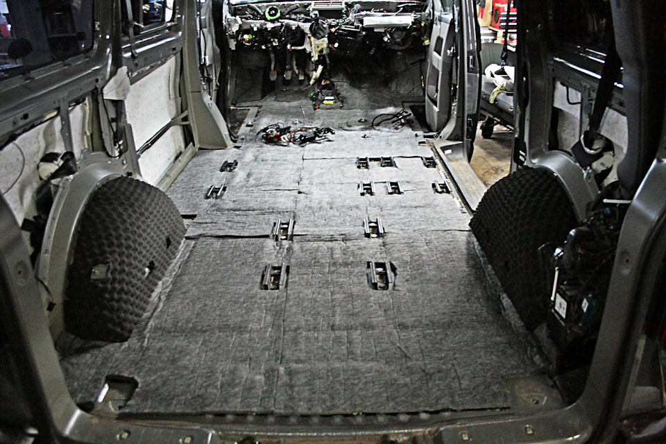 Шумоизоляция т5. Транспортер т5 шумоизоляция потолка. Шумоизоляция т5. Шумоизоляция фольксваген каравелла т5. Шумоизоляция фольксваген т5.