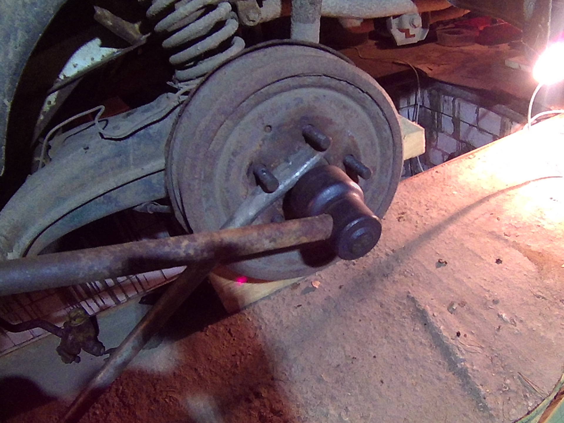 Снимаем заднюю ступицу - Volkswagen Golf Mk2, 1,8 л, 1986 года своими руками DRI