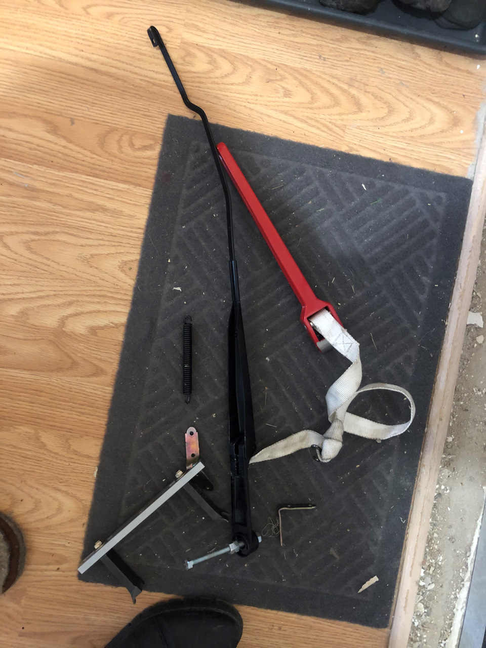 как заменить пружину на дворниках автомобиля c2AAAgCfdeA 960