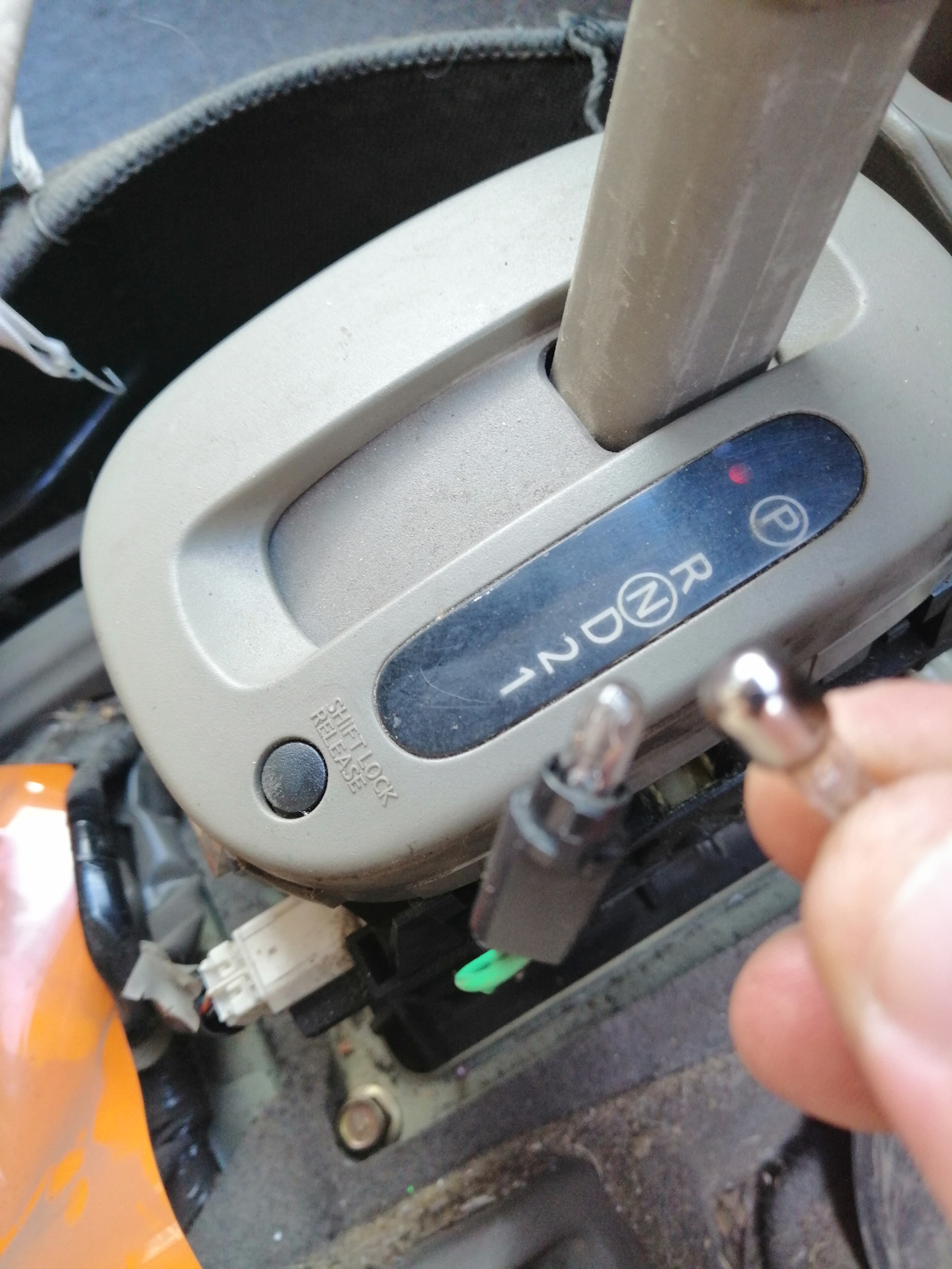 Ручка селектора акпп 4runner. Селектор акпп allion вариатор. Чехол на селектор акпп тойота. Селектор акпп тойота рав 4 1996. Селектор акпп хендай матрикс.