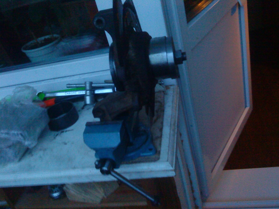 Как запрессовать подшипник в поворотный кулак не вперекос? — Renault ...