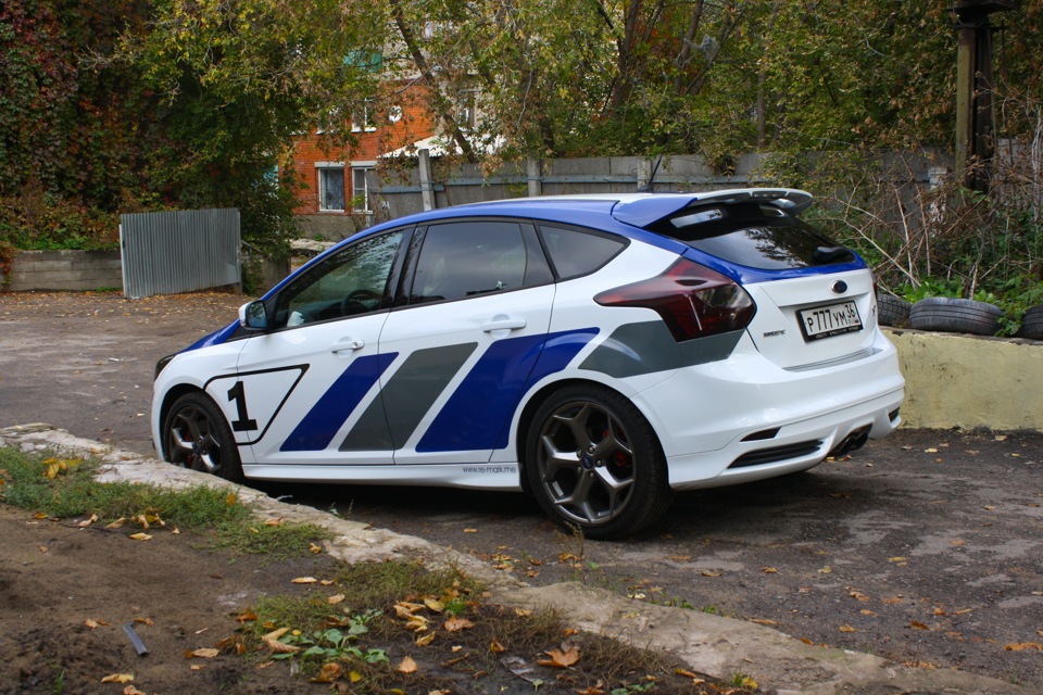 Ford Focus St серебро 2013