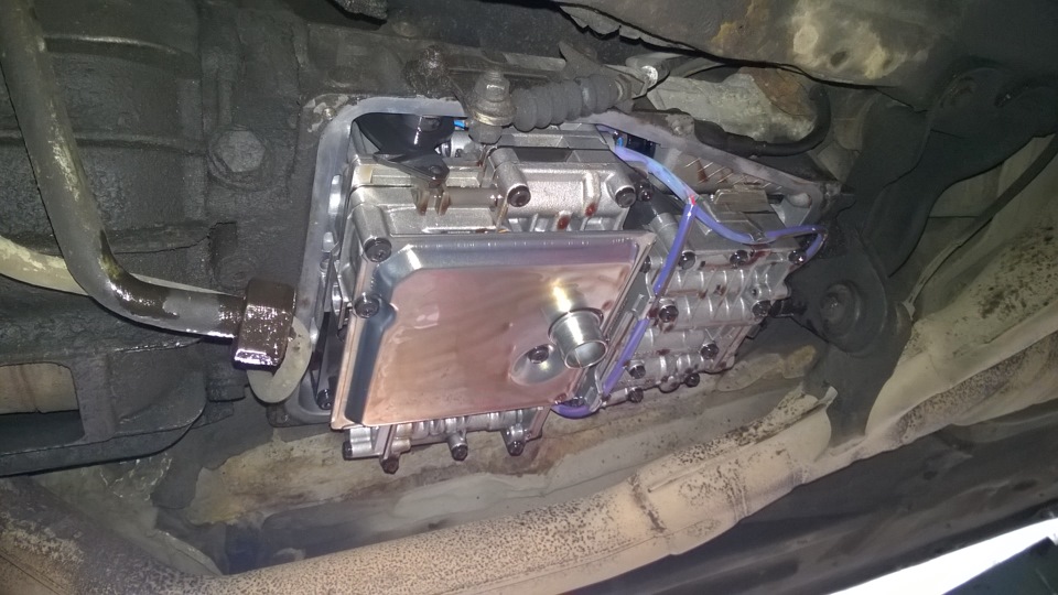 Замена масла акпп е39. Масло АКПП БМВ е39 530i. BMW e65 вытекло масло. Субару Травик замена масла АКПП.
