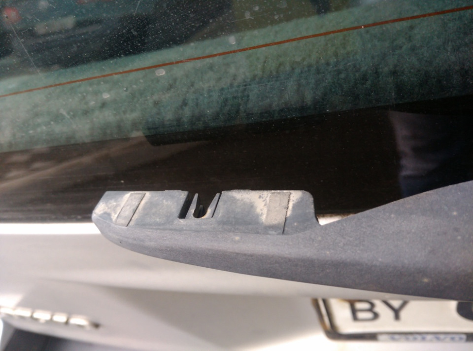 Щетка заднего стеклоочистителя до 2003 г.в. — Volvo V70 II, 2,5 л, 2000 ...