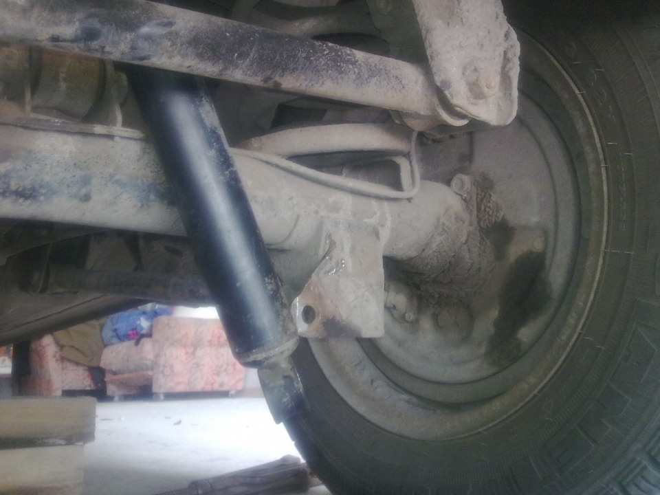 Замена резинок амортизатора — Lada 21074, 1,6 л, 2002 года | запчасти ...