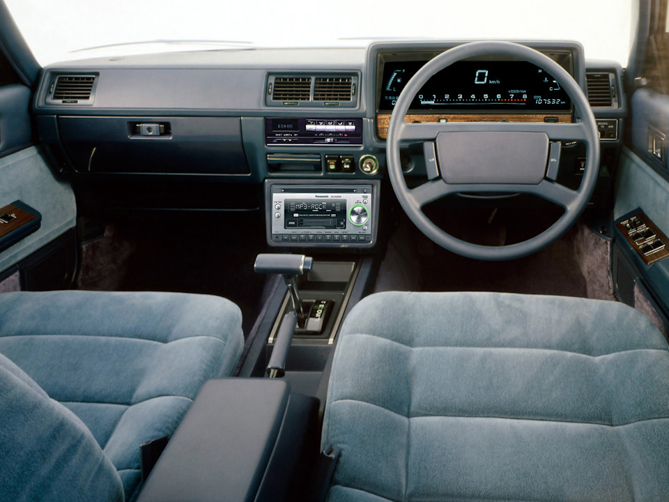 Nissan Auster 1985 Interior