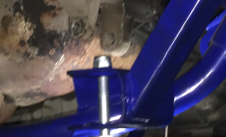 Штатное крепление передней опоры двигателя — Lada Приора хэтчбек