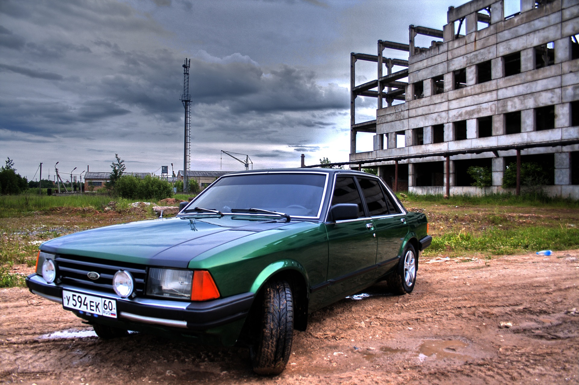 Фотосет на заброшенном заводе (HDR) — Ford Granada Mark II, 2 л, 1983 года  | фотография | DRIVE2