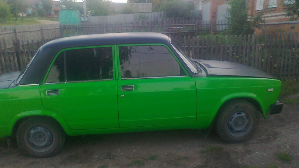 Салатово черная машина
