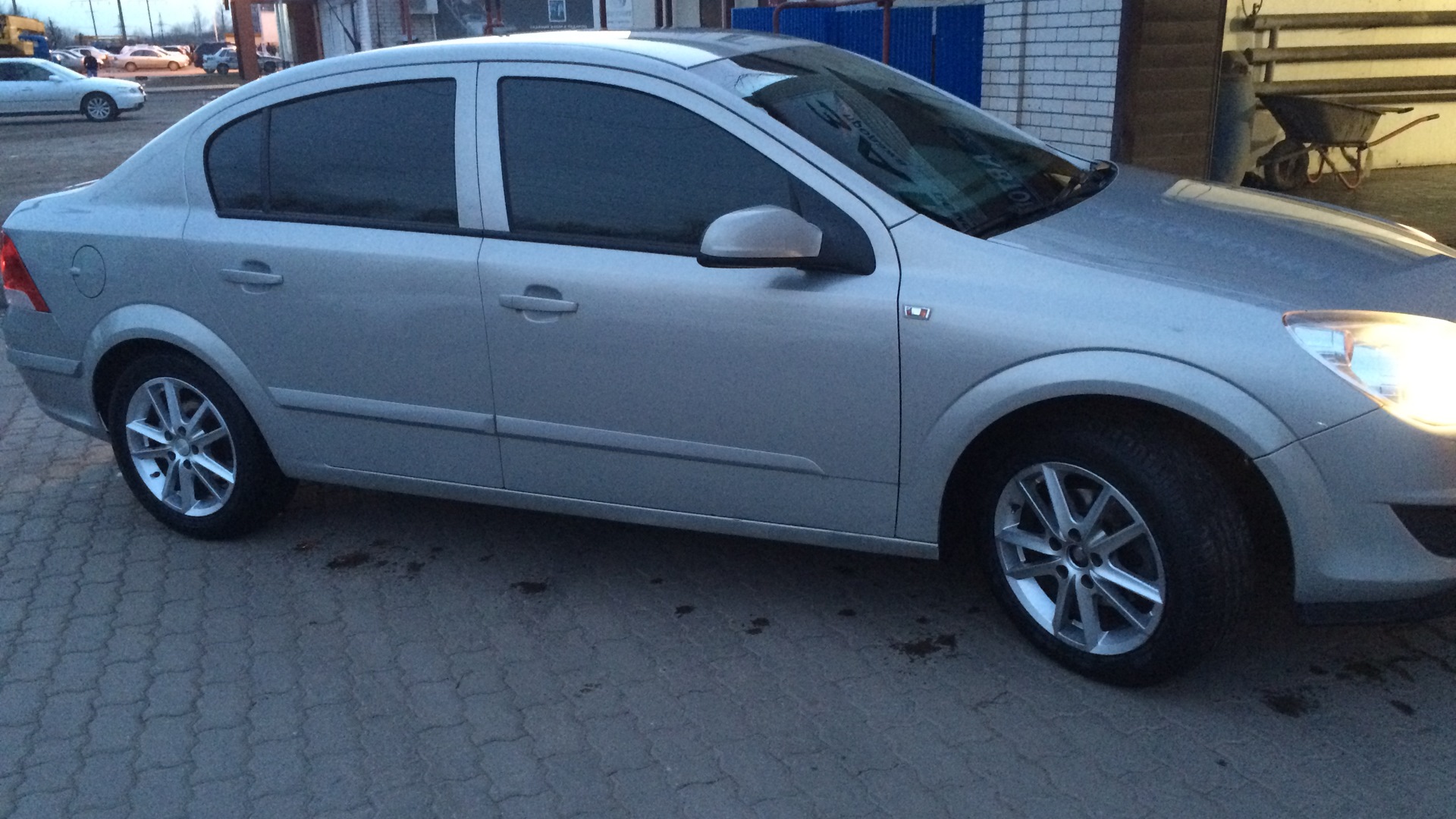 Opel Astra H 1.6 бензиновый 2008 | на DRIVE2