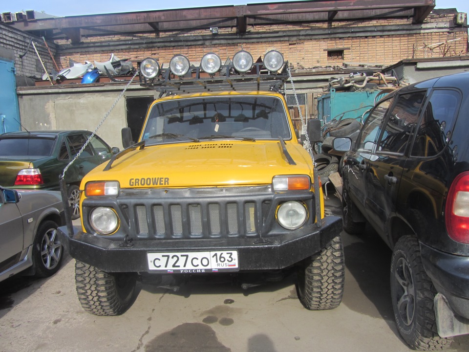 Обычная Нива 4х4 была превращена российскими мастерами в настоящего "монстра" 6х6 с возможностями Land Rover