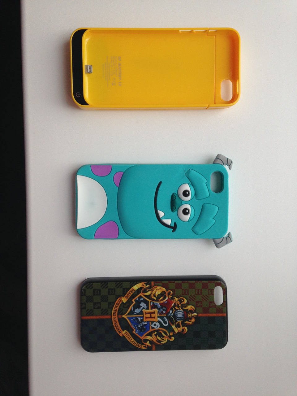 Продам 15 чехлов и один чехол-зарядка на iPhone 5c — DRIVE2