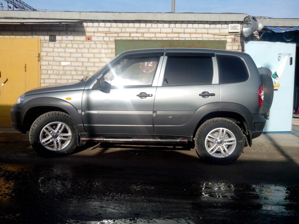 Contyre cross road R16 215/65 и пороги — Chevrolet Niva, 1,7 л, 2010 ...