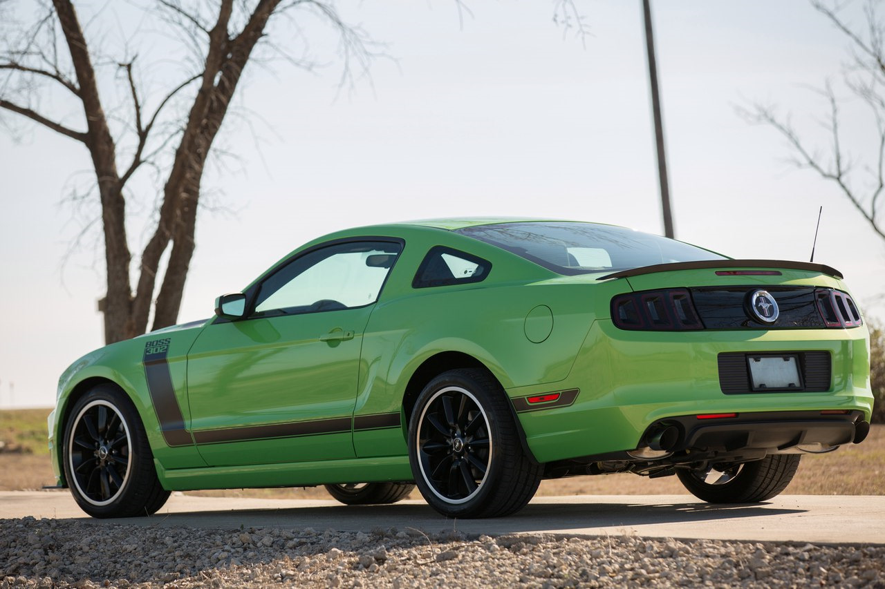 Ford Mustang Boss 302 2013 Black Red