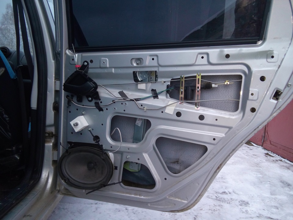 ваз 2110 салон двери. дверь ваз 2112 передняя внутренняя. механизм закрытия двери ваз 2112. дверь ваз 2110 изнутри. заднюю дверь ваз 21 12.