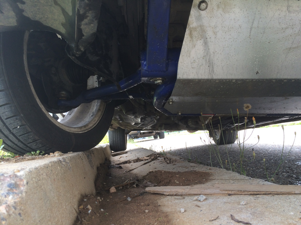 Треугольный рычаг — Lada Приора хэтчбек