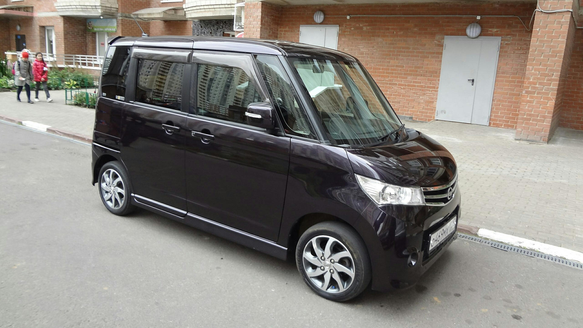 Nissan roox. Nissan Roox 2012. КЕКАР Ниссан Рукс. Nissan Roox 2012 аналог. Ниссан Рукс 11 год.