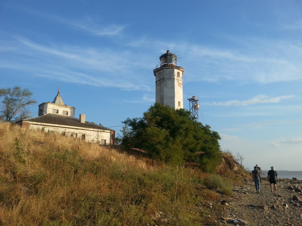 Приморско старый город. Заброшенный Маяк Приморско Ахтарск. Приморск-Ахтарский Маяк. Старый Маяк Приморско Ахтарск. Приморско-Ахтарск достопримечательности Маяк.