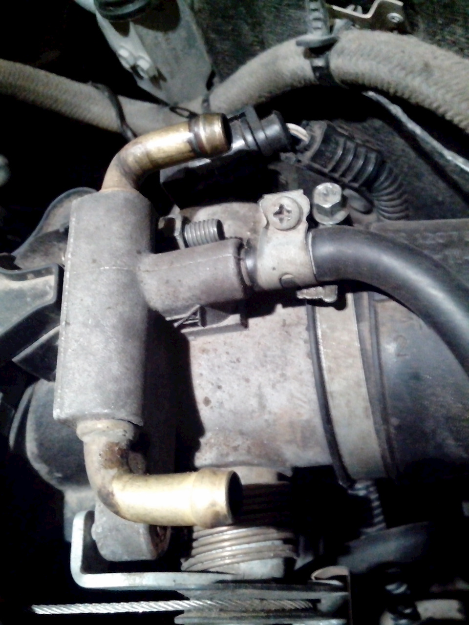 Убрал подогрев дросселя — Lada Приора хэтчбек, 1,6 л, 2008 года ...