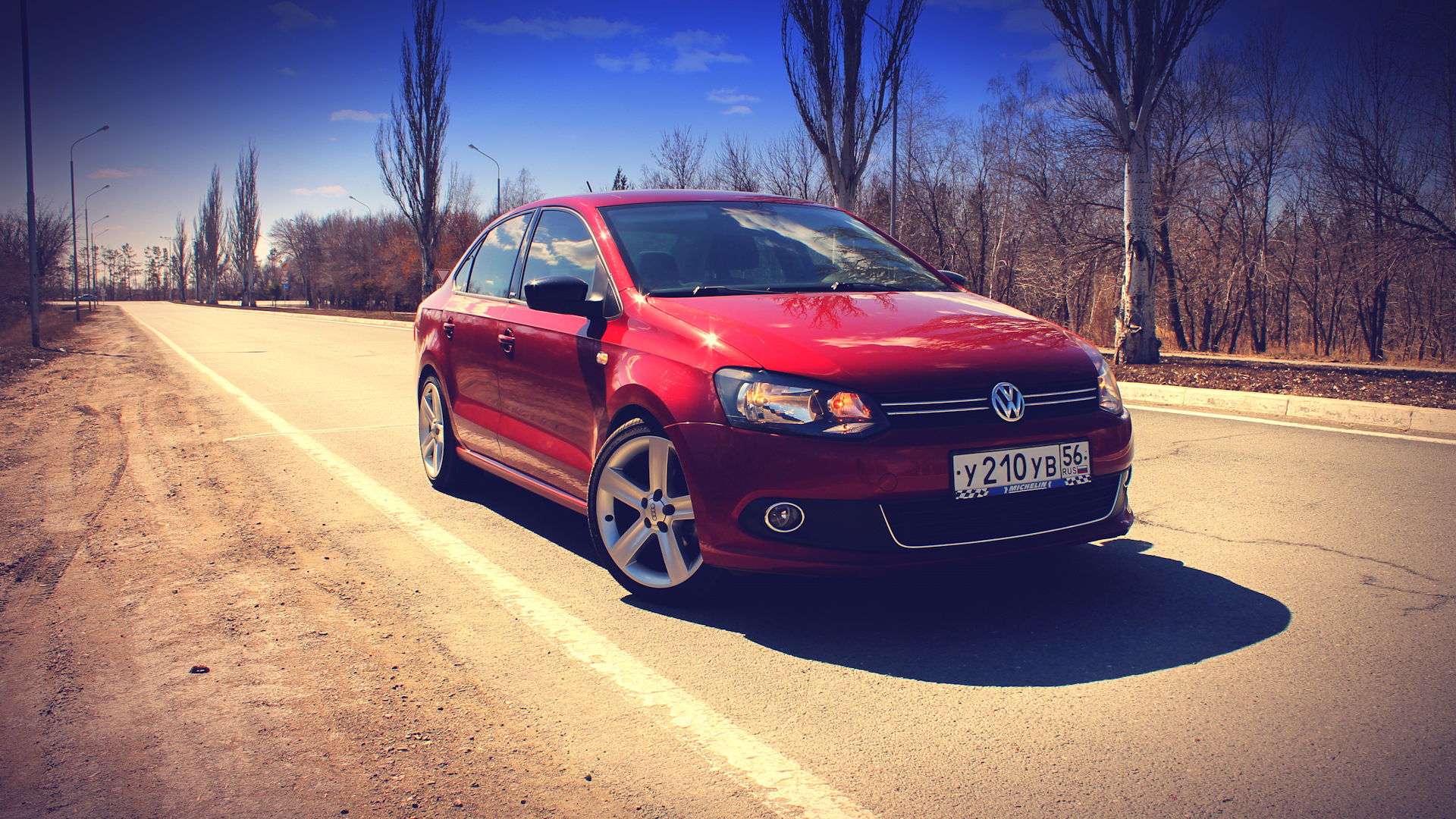 VW Polo sedan вишня