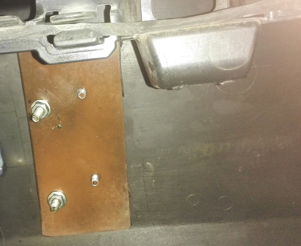 c32499s 960 крепление противотуманок на номер