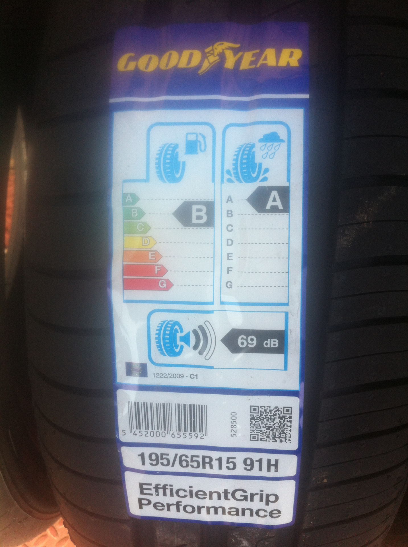 Goodyear страна производитель. Goodyear EFFICIENTGRIP Performance 2 195/65 r15. Goodyear EFFICIENTGRIP Performance 185/55 r15. Goodyear EFFICIENTGRIP Performance 2 195/55 r16. Goodyear EFFICIENTGRIP Performance 2 195/65 r15 рисунок протектора шины.