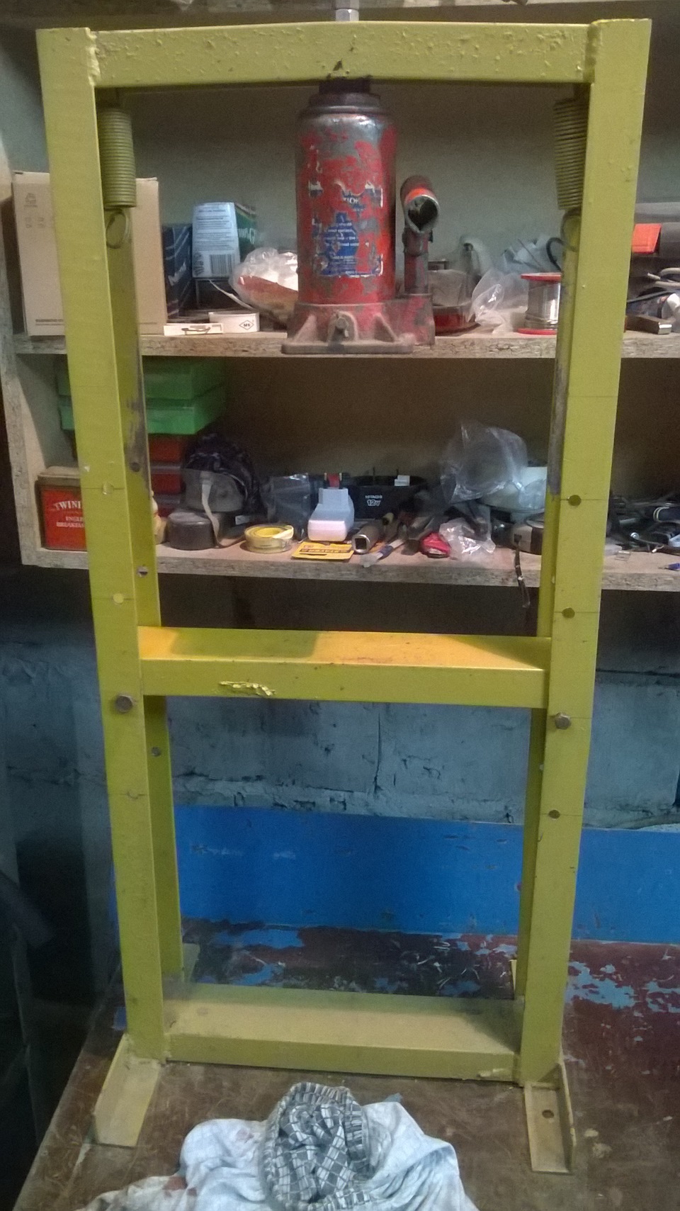 пресс — Toyota Corolla (120)