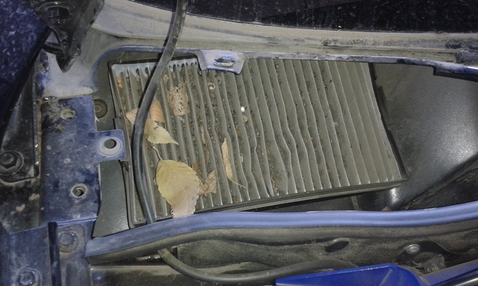 Замена салонного фильтра — Lada Гранта (1G), 1,6 л, 2013 года ...