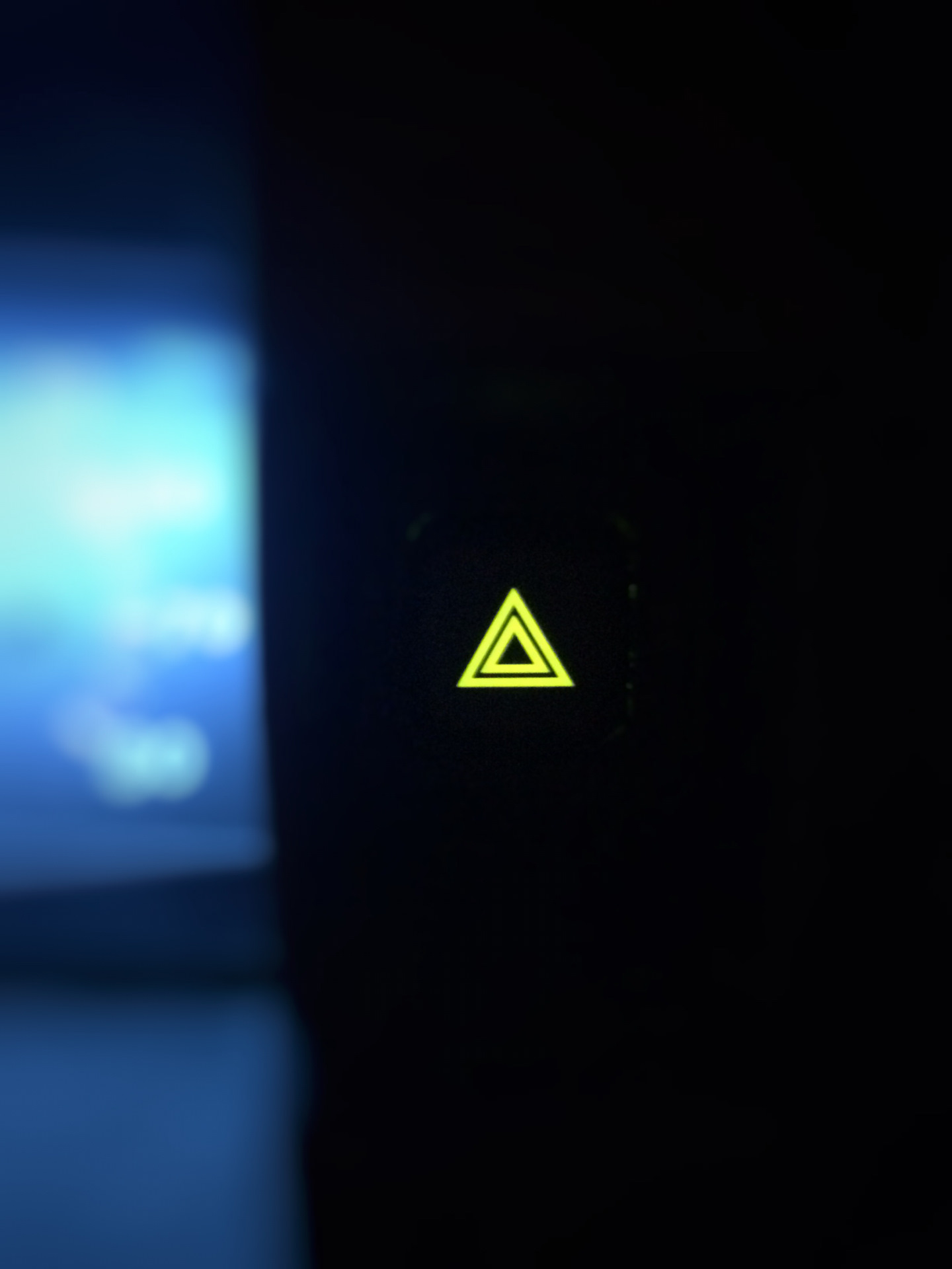 зеленый свет светофора мигает. включи мигание. вспышка при звонке на iphone. пульсар т мигает треугольник. анимированный светофор.