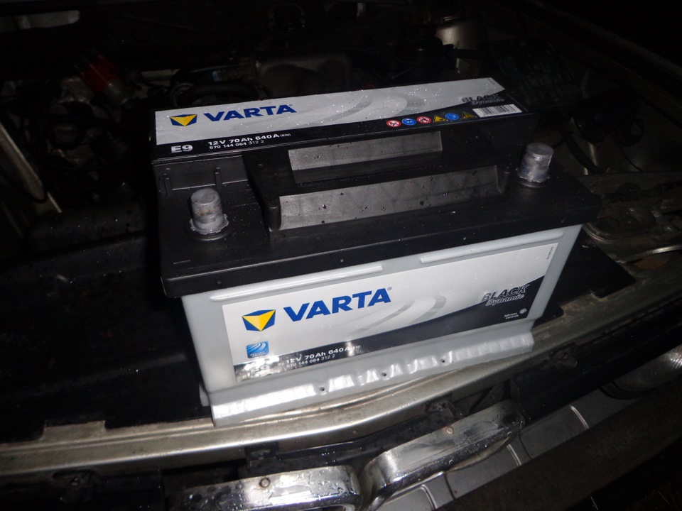 Аккумулятор варта 70. Аккумулятор Varta 70ah. Аккумулятор Varta 70 Mercedes'. 656 470 Ra аккумулятор.