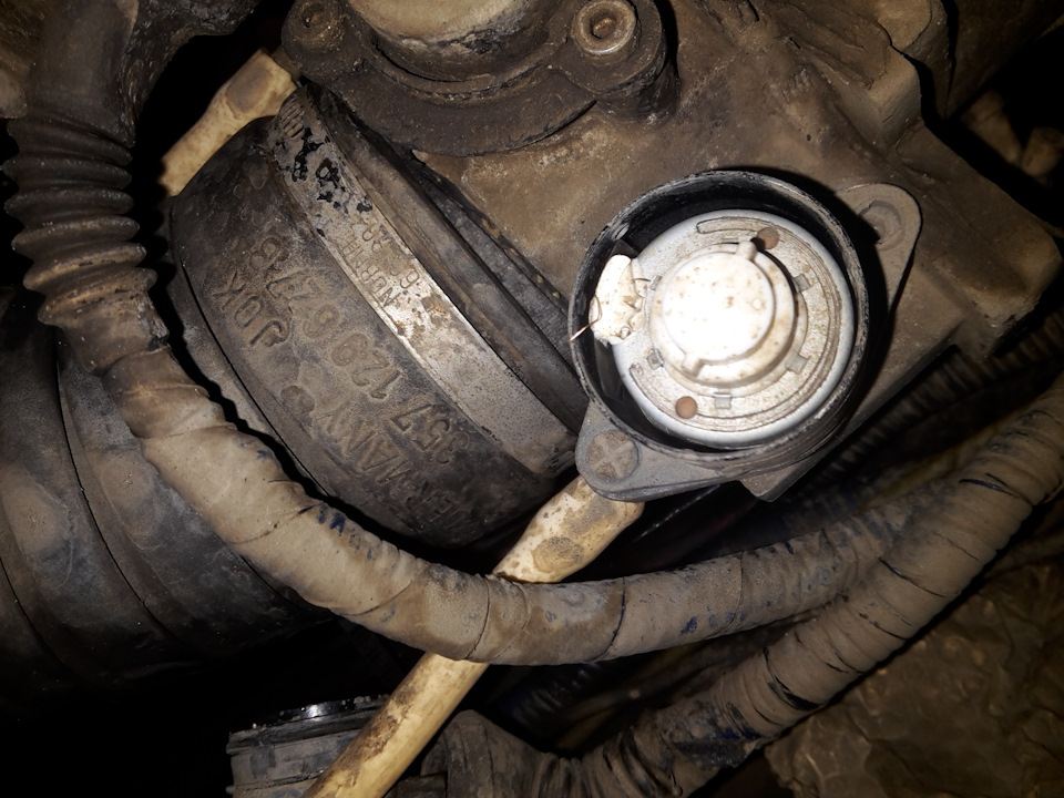 Сорвало днище РХХ :D — Volkswagen Passat B3, 1,8 л, 1990 года ...