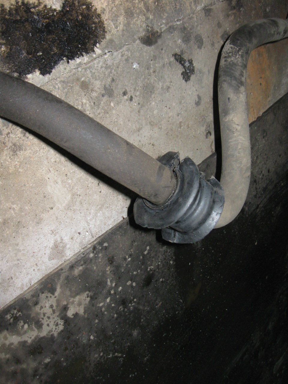 Замена резинок на переднем стабилизаторе — Ford Scorpio I, 2 л, 1986 ...