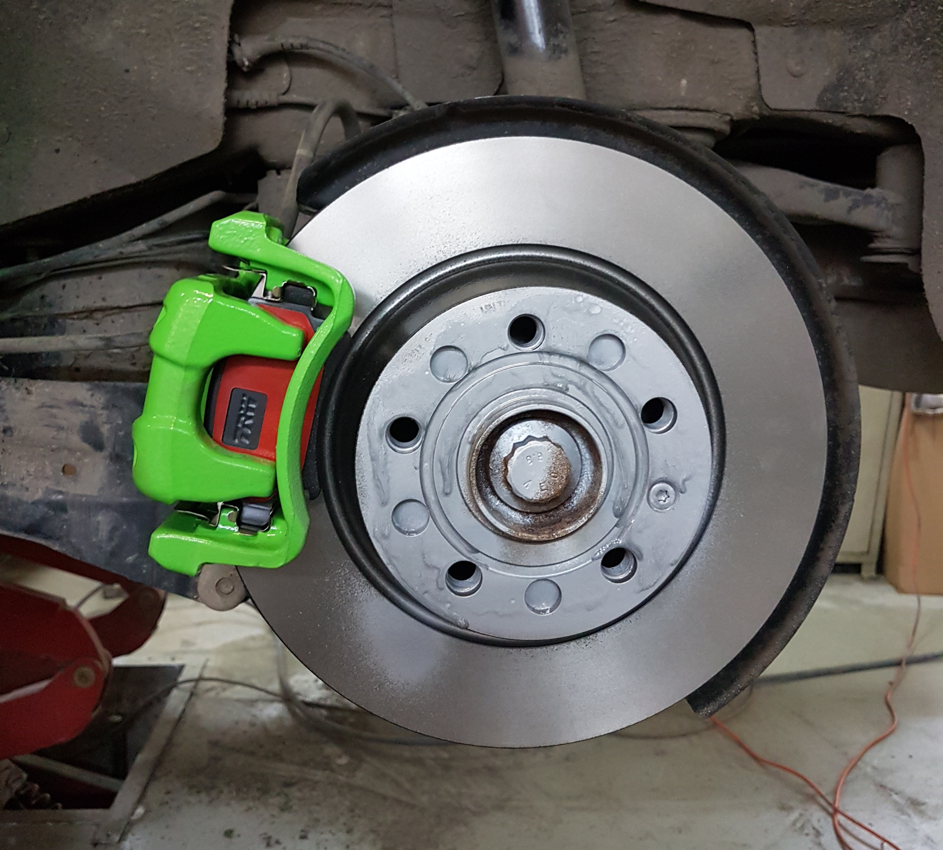 Йети тормоза. 0997721x. BREMBO 0997721x. BREMBO на алюминиевый кулак Yeti. Тюнинг тормозов Шкода Йети.