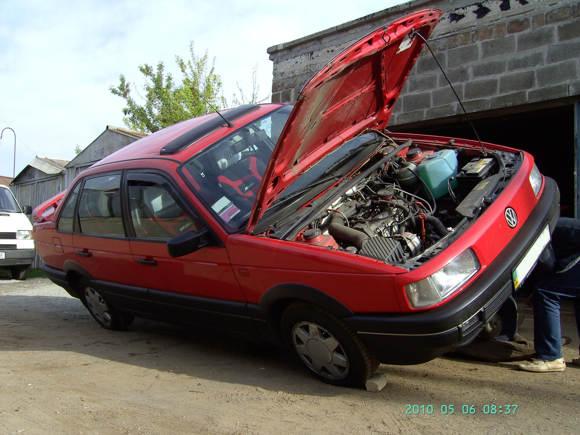 Ужас, , машина под углом! Подварили глушитель) — Volkswagen Passat B3, 1,8  л, 1989 года | поломка | DRIVE2