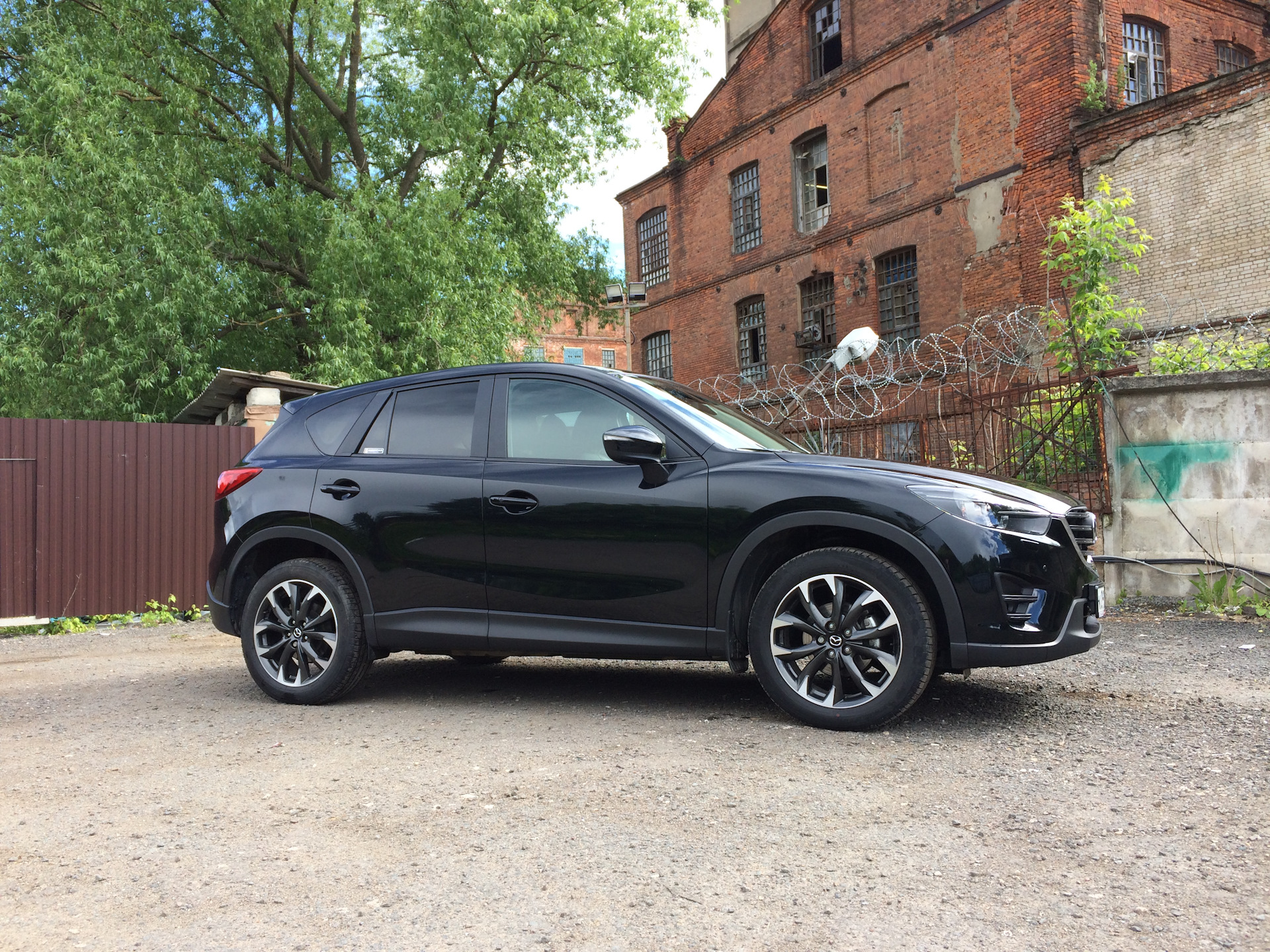 Рейлинги сх5. Mazda CX-5 С рейлингами. Мазда сх5 с рейлингами. Рейлинги Мазда сх5. Mazda cx5 рейлинги черные.