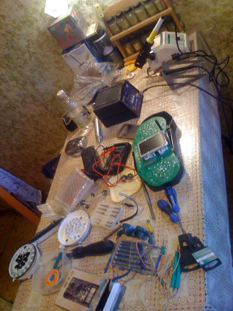 Моё рабочее место. Тут приборная панель уже разобрана. — Skoda Octavia A5 Mk2