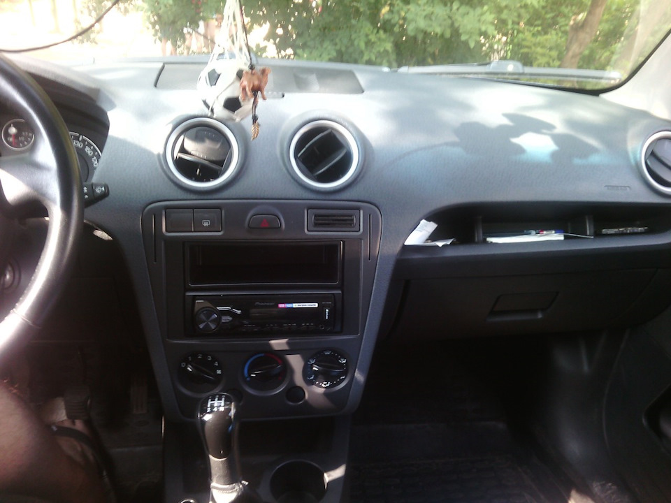 Заменил штатную магнитолу FORD 6000CD на Pioneer MVH-180UBG — Ford ...