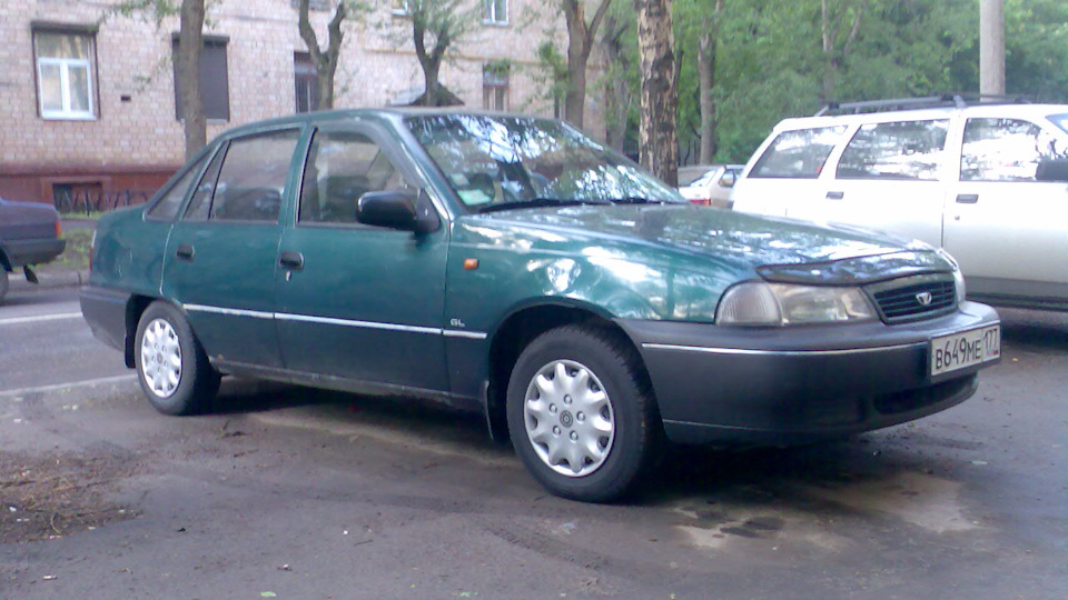 Дэу нексия n100 отзывы. c34b1d1s 960. Дэу нексия n100 отзывы фото. Дэу нексия n100 отзывы-c34b1d1s 960. картинка Дэу нексия n100 отзывы. картинка c34b1d1s 960. После Ваз 21083, которую по случаю купил у друга, 1991 г.в., 148 тыс. пробега реальных без переборки, случайно купил Нексию.Вкратце… Купил авто в 2006 г за 4 тыс убиенных енотов у 2 владельца. Нексия 1998 гв, куплена в салоне весной 1999 года. РЕАЛ пробег был 75600 тыс км. Из недостатков-покрашенная правая пасажирская дверь (родная) вследствие ДТП (заметил потом, потому как на момент покупки был почти профан в отношении Нексий). Далее царапина вдоль левого борта от задней двери до фары (чуток треснутая была, до сих пор тоже самое. Не менял. Зачем?). Царапина неглубокая, до грунта. Прошло 1 год и 8 мес со дня покупки, ржи не наблюдается! Был стук в подвеске передней, чуть не развели на замену рулевой рейки. Хорошо друзья посоветовали хороший сервис. Вся работа по необходимым заменам масел, фильтров и т.д. как было написано обошлась в 250 уе.