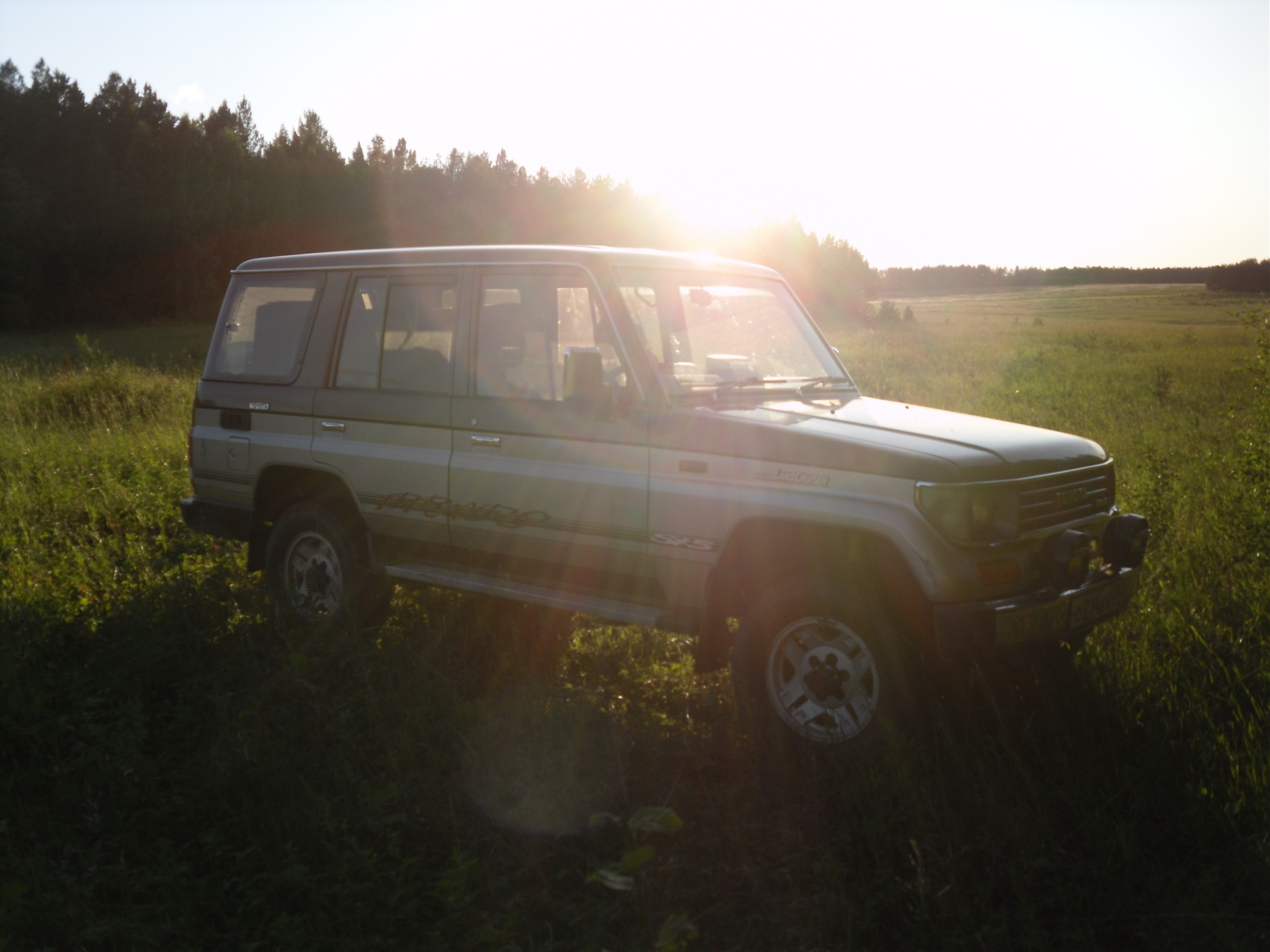      Toyota Land Cruiser Prado 25 1990 