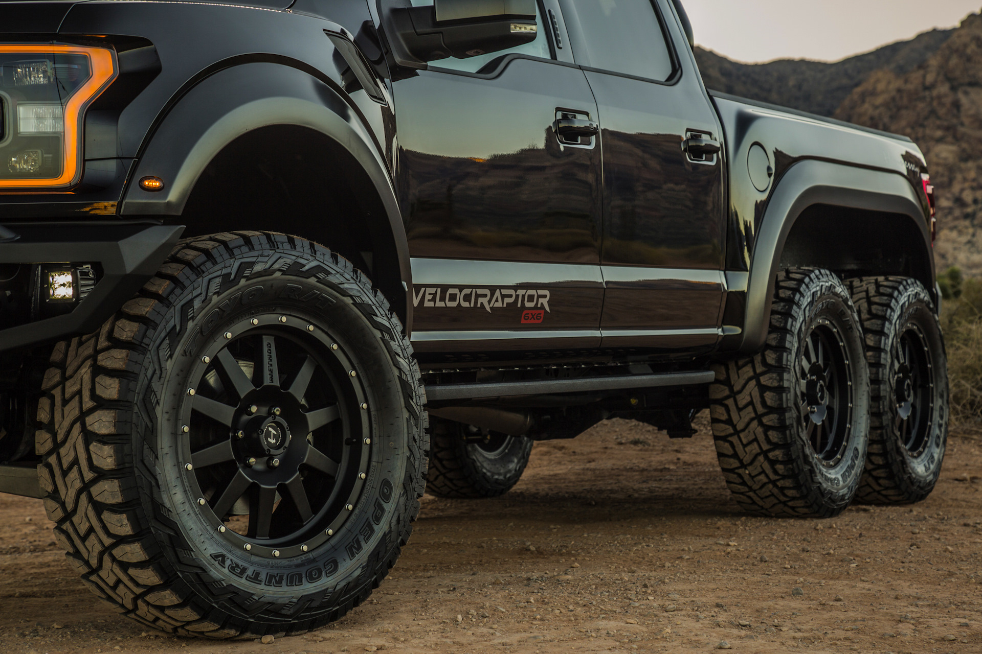 Ford Velociraptor 6x6