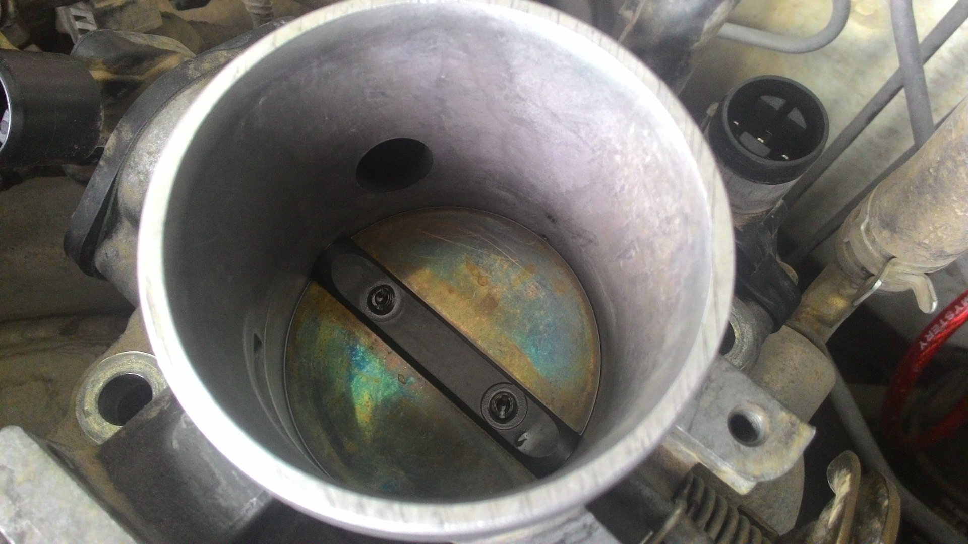 Положение рычага воздушной заслонки. Карбюратор pz30 воздушная заслонка. Ось дроссельных заслонок к 151д. Положения рычага воздушной заслонки мопеда. К 151 корпус дроссельной заслонки.