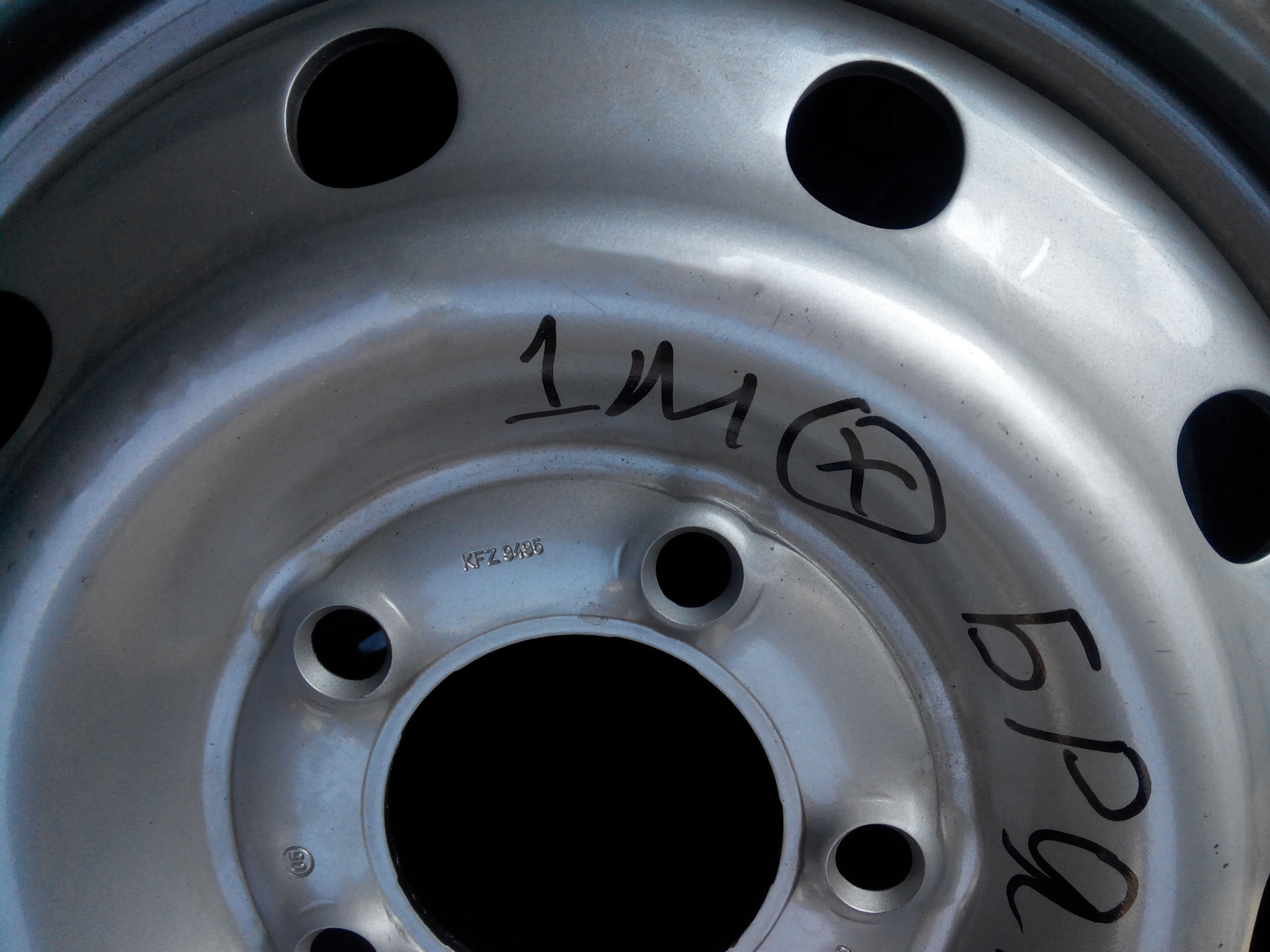 Стальные диски на Рено Дастер колесный диск KFZ 9563