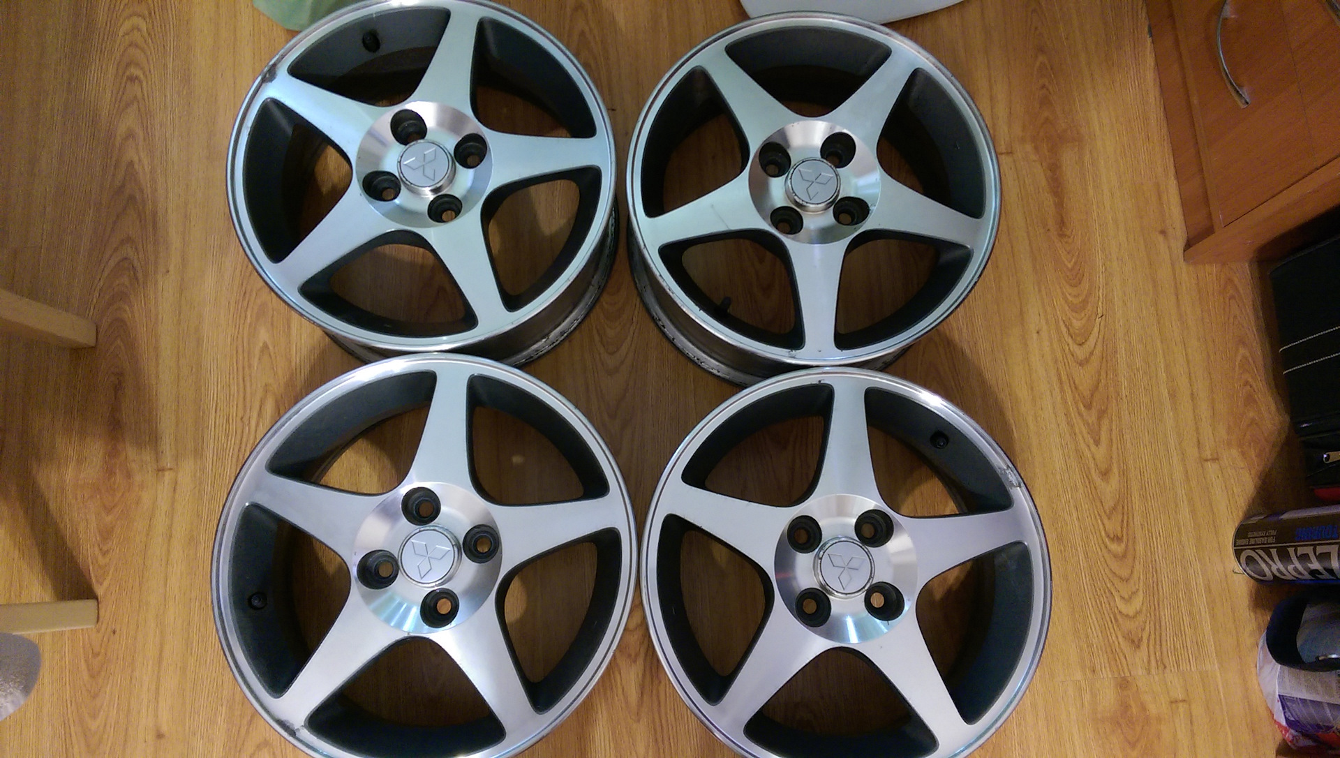 Оригинальное литье. Enkei Mitsubishi r15. Диски Enkei Mitsubishi r15. Литье Enkei Mitsubishi 15*3jj. Диски Enkei r15 4x100 Митсубиси Lancer Cedia.