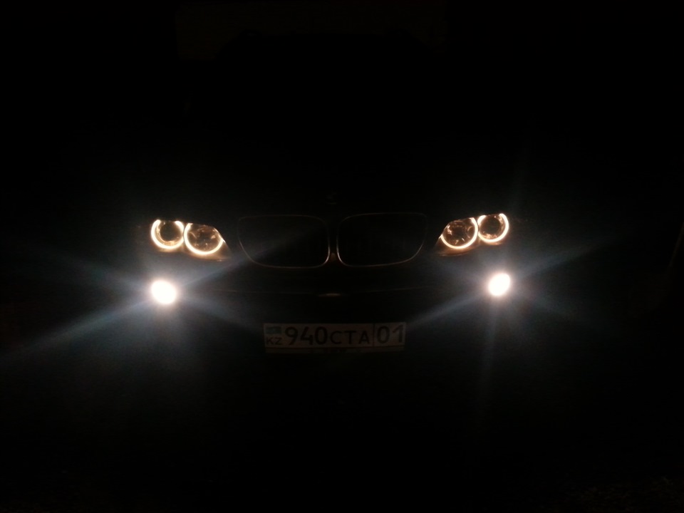 Ангельские глазки х5. Ангельские глазки БМВ х5 е53 в темноте. Ангельские глазки БМВ х5 е70 в темноте. BMW e53 ангельские глазки. БМВ х5 е53 в темноте.