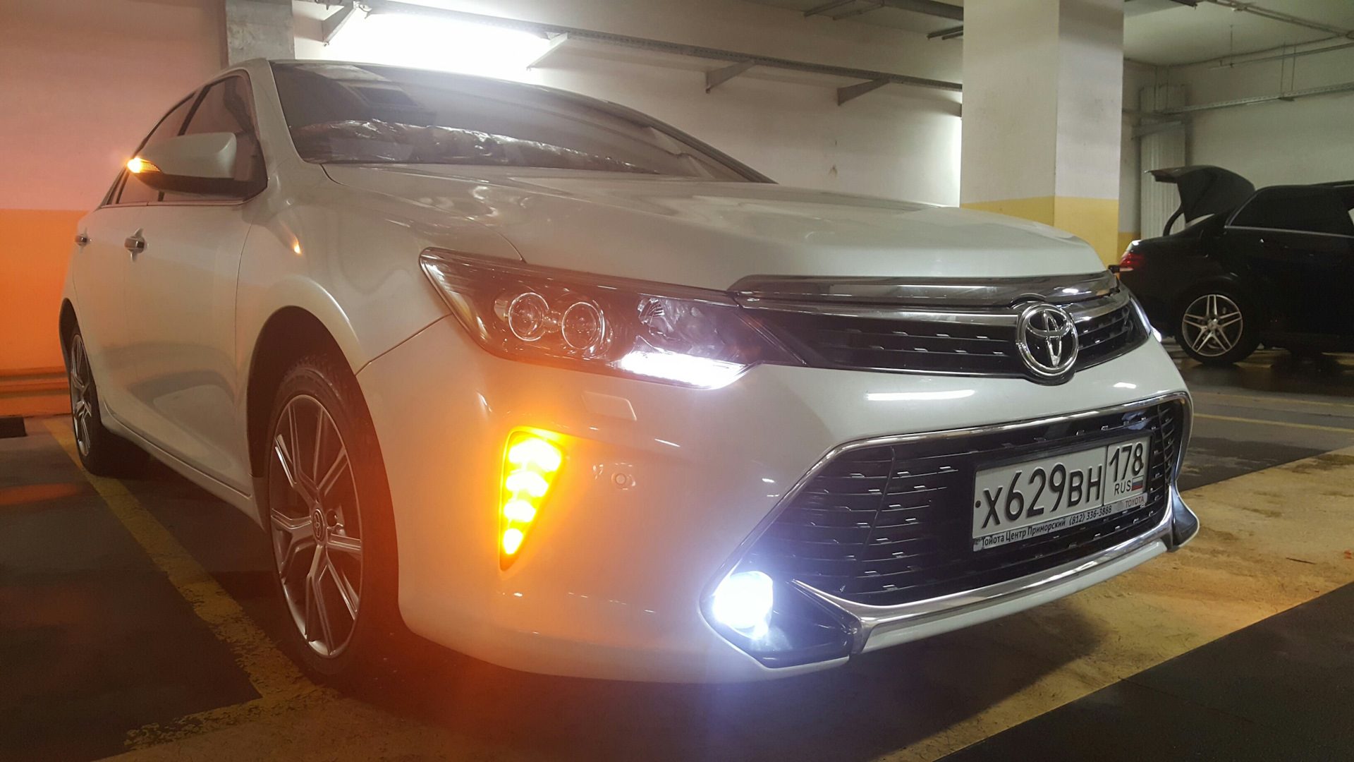Camry light. Камри 55 диодные поворотники. Диодный поворотник Камри 55. Camry 55 led Reflector. ДХО Тойота Камри 55.